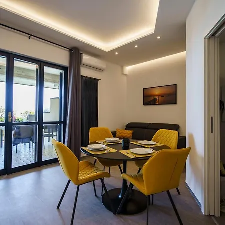 Lakeview Primea Apartment *